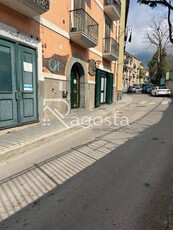 Negozio in Affitto a Salerno Fratte