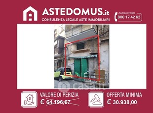 Negozio/Locale commerciale in Vendita in Via Lavinaio 105 a Napoli