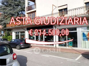 Negozio/Locale commerciale in Vendita in Via Miranese 258 a Venezia
