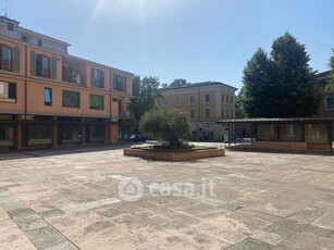 Negozio/Locale commerciale in Vendita in Via Pietro Mascagni a Salsomaggiore Terme