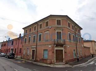 Palazzo da ristrutturare in vendita a Rodigo