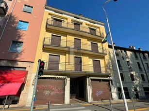 Palazzo - Stabile in Vendita a Brescia Via Cremona / Via Volta