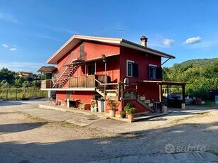 Poli-ficozzivoli: villa unifamiliare con giardino