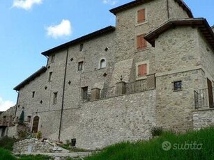 PORZIONE DI CASALE RISTRUTTURATO VICINO SPOLETO