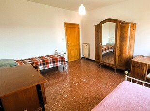 Posto letto in affitto in appartamento con 3 camere da letto a Roma