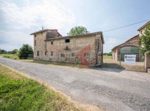 Rustico in Vendita a Sant'Ilario d'Enza Sant 'Ilario d 'Enza