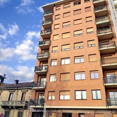 Torino corso Inghilterra vendita appartamento al piano alto con posto auto