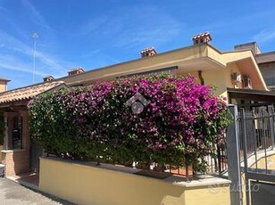 VILLA A SCHIERA A ROMA