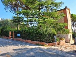 Villa con vista in zona semicentrale