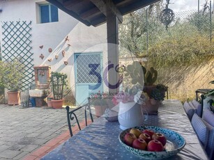 Villa in Vendita a Arezzo Chiassa - Tregozzano