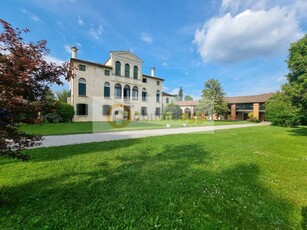 Villa in Vendita a Bassano del Grappa