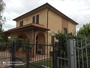 Villa in Vendita a Castiglione del Lago Porto