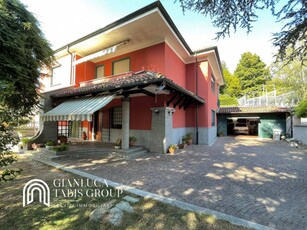 Villa in Vendita a Chieri Chieri