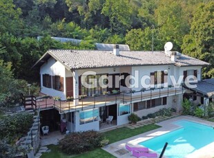 Villa in Vendita a Gardone Riviera