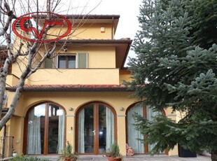 Villa in Vendita a Loro Ciuffenna