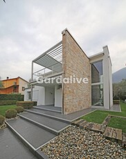 Villa in Vendita a Toscolano-Maderno