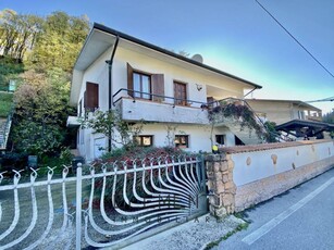 Villa in Vendita a Tregnago Cogollo