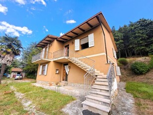 Villa in Vendita a Tuoro sul Trasimeno