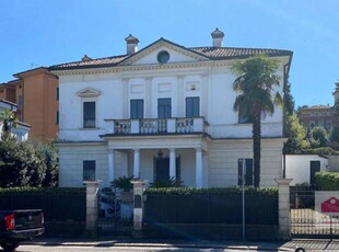 Villa in Vendita a Vicenza Monte Berico