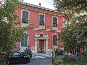 Villa in Vendita in a Genova