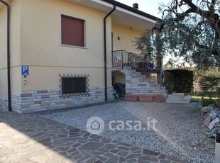 Villa in Vendita in a Lazise