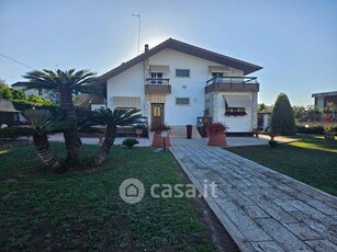 Villa in Vendita in Piazzetta Madonna delle Rose 1 a Molfetta