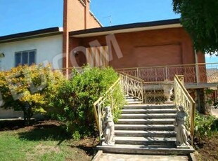 Villa in Vendita in Via Barbugine 30 a Cerea