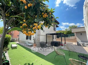 Villa in Vendita in Via del Casale Rocchi 80 a Roma