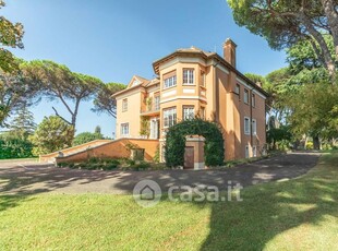 Villa in Vendita in Via della Camilluccia a Roma