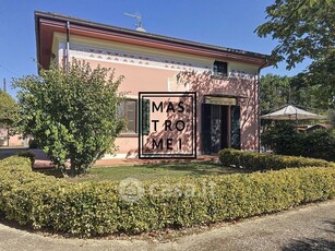 Villa in Vendita in Via della Repubblica a Castelfranco di Sotto