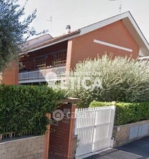 Villa in Vendita in Via Gaetano Mazzoni 111 a Roma