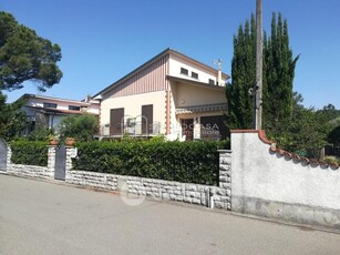 Villa in Vendita in Via Isola del Giglio 56122 a Pisa