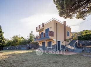 Villa in Vendita in Via Nanno a Sant'Alfio