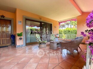 Villa in Vendita in Viale DEI ROMAGNOLI 279 a Roma