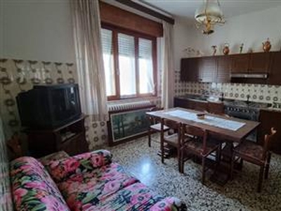 Appartamento in buono stato di 155 mq. a Montecchio Vesponi