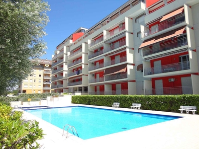 Appartamento Signorile residence con piscina e custode situato alle spalle della zona pedonale