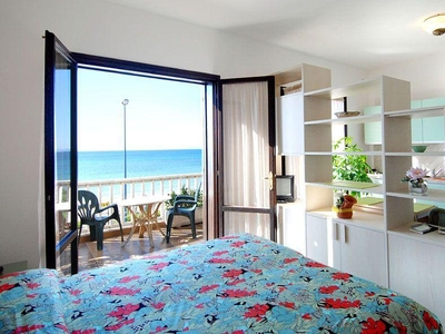 Appartamento sulla spiaggia di Follonica con WiFi e terrazza
