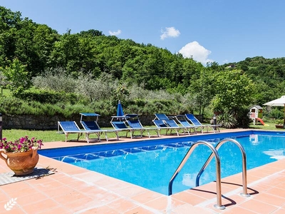 Casa a Castelnuovo Di Val Di Cecina con piscina e barbecue