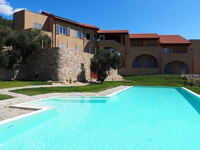 Casa a Pietra Ligure con piscina