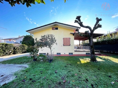 Casa indipendente con giardino, Pietrasanta tonfano