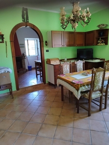 Casa semi indipendente in ottime condizioni in zona Montedivalli a Podenzana