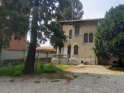 Palazzo / Stabile a Somma Lombardo