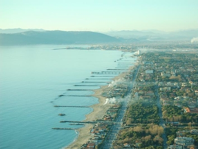 spazio commerciale in vendita a Marina di massa