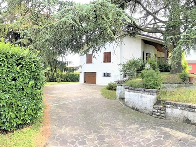 Villa in Via po 12 in zona Bancole a Porto Mantovano