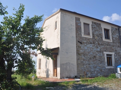 Rustico casale in Via di Casimarsi in zona Pastina a Santa Luce