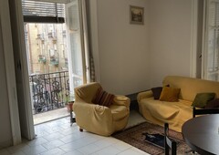 Posto letto in affitto in appartamento con 3 camere da letto a Napoli