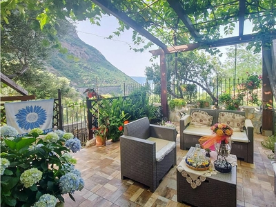 Affascinante casa a Palmi con giardino, terrazza e barbecue