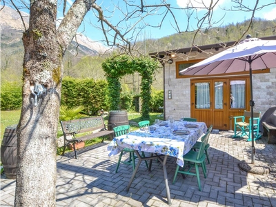 Piccola casa con barbecue, sauna e giardino + vista panoramica