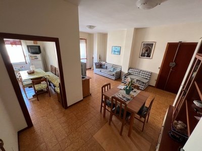 Appartamento a Fermo, 7 locali, 2 bagni, 113 m², 4° piano, ascensore