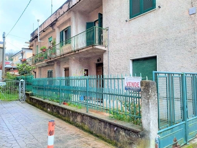 Appartamento a Isola del Liri, 6 locali, 2 bagni, 100 m² in vendita